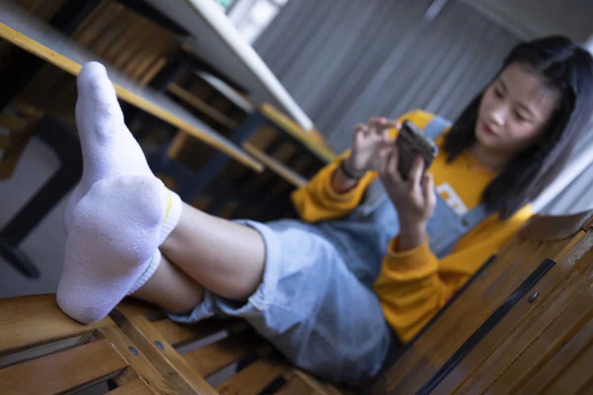 [爱美足] NO.019 刁钻的角度 四川妹子琳琳教室秀美脚 南国足艺#[121P]-8