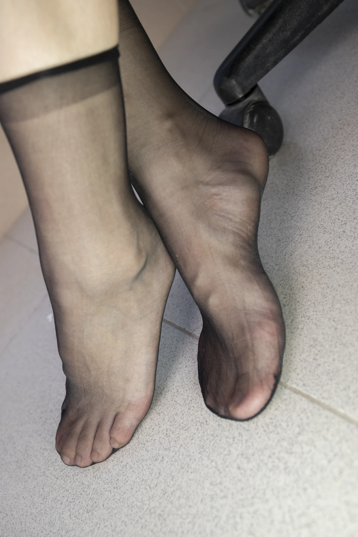 [爱美足] NO.010 模特彭彭办公室秀透明黑丝美脚，各种姿势非常诱惑 南国足艺#[126P]-1