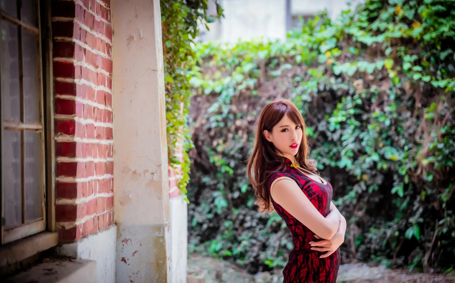 [Mzsock] NO.177 Wu Yuqi Red Flower Short Cheongsam High Heels Beautiful Legs street photography#[105P]-5