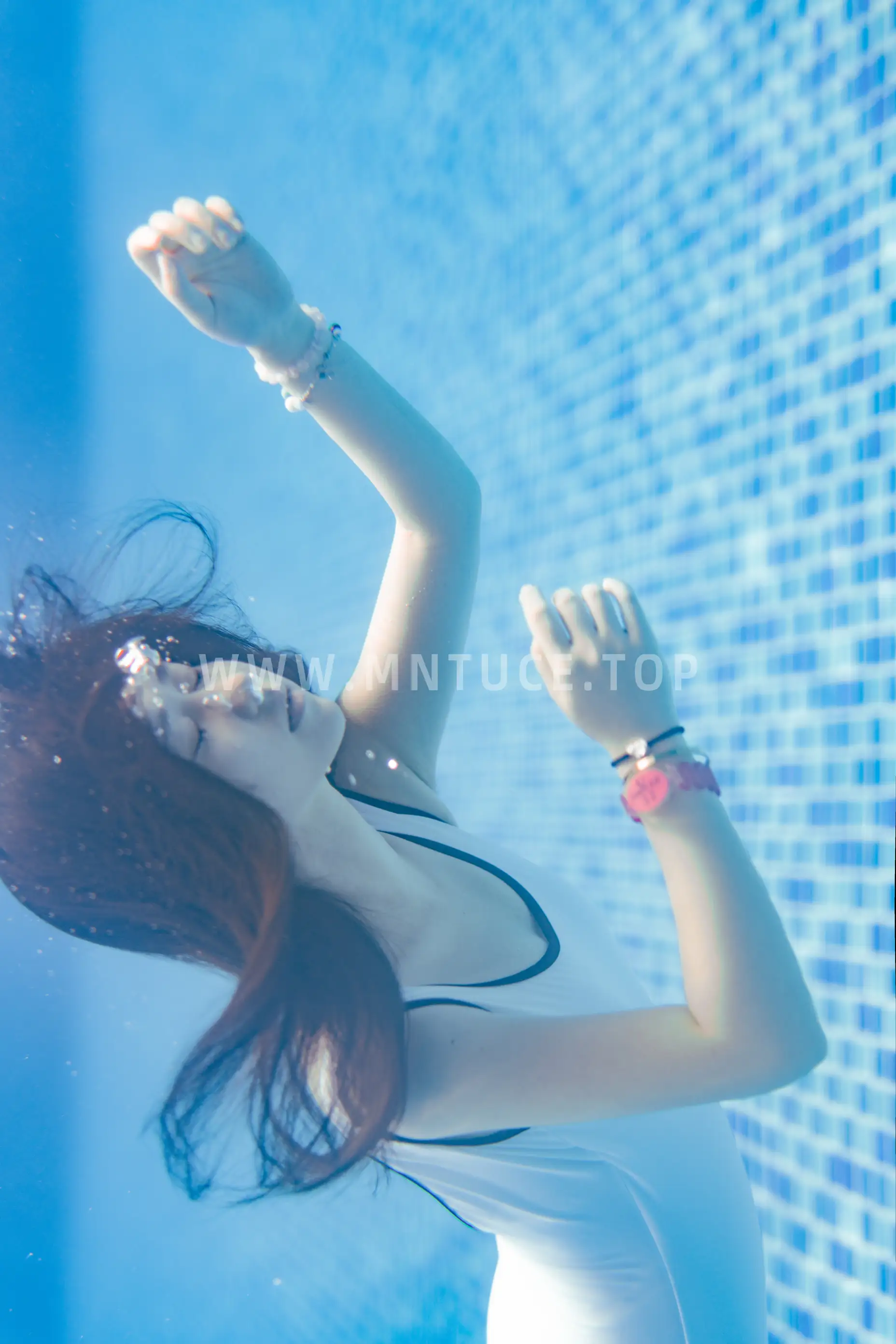[艺图语] 2022.08.29 Vol.1817 – 纯白泳池 镜酱_#[26P]-8