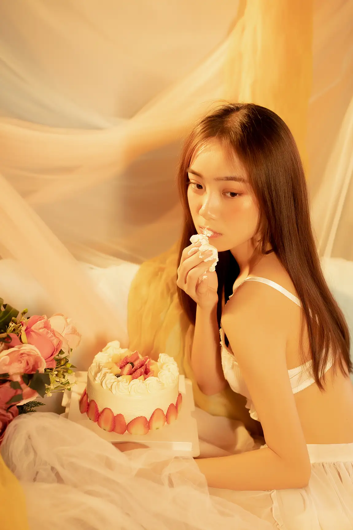 [艺图语] 2022.08.26 Vol.1792 – 草莓味蛋糕 我不刷鸟#[23P]-2