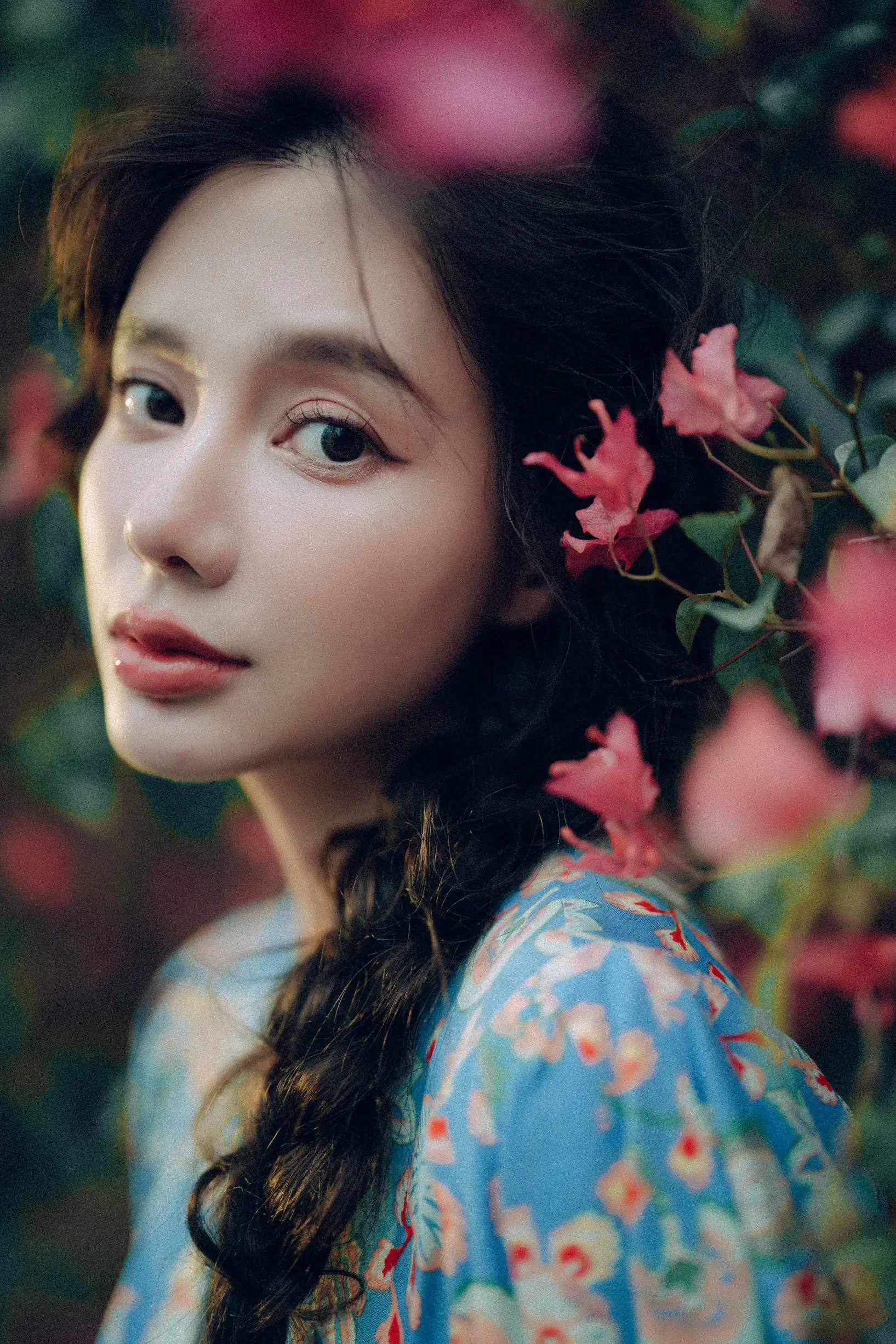 [艺图语] 2022.06.25 Vol.1282 – 发光的发丝，三角梅瀑布下的女神 姝雯同学#[55P]-2